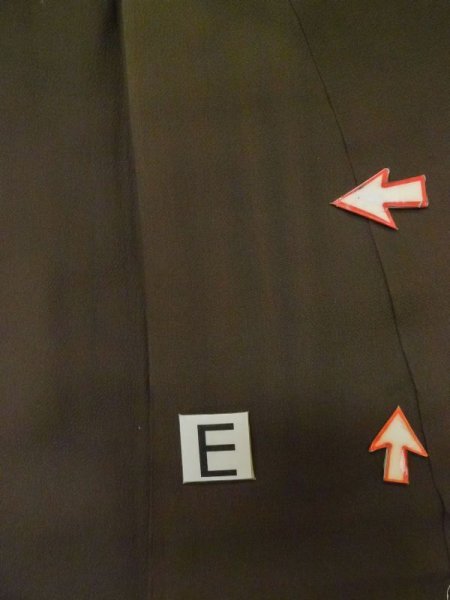 画像22: M0328G  留袖 女性用着物 裾に綿入り シルク(正絹)   黒, 菊 【中古】 【USED】 【リサイクル】 ★★☆☆☆ (22)