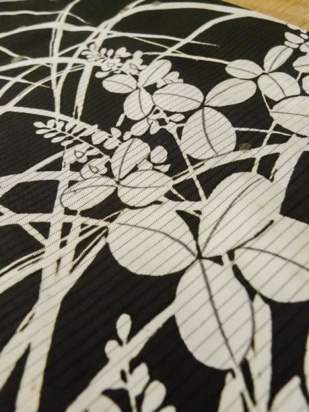 画像13: M0328H  留袖 女性用着物 柄:撫子、虫かご、蛍 シルク(正絹)   黒, 花 【中古】 【USED】 【リサイクル】 ★☆☆☆☆ (13)