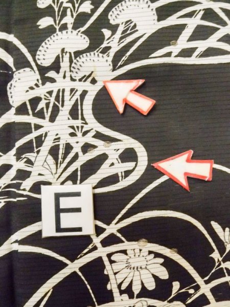 画像22: M0328H  留袖 女性用着物 柄:撫子、虫かご、蛍 シルク(正絹)   黒, 花 【中古】 【USED】 【リサイクル】 ★☆☆☆☆ (22)