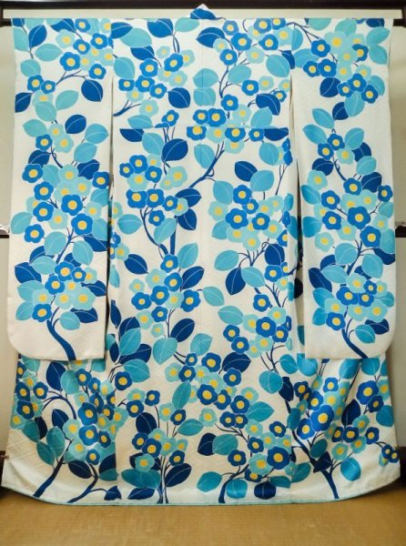 画像2: M0328J  振袖 女性用着物  シルク(正絹)   白, 花 【中古】 【USED】 【リサイクル】 ★★☆☆☆ (2)