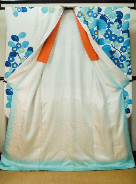 画像3: M0328J  振袖 女性用着物  シルク(正絹)   白, 花 【中古】 【USED】 【リサイクル】 ★★☆☆☆ (3)