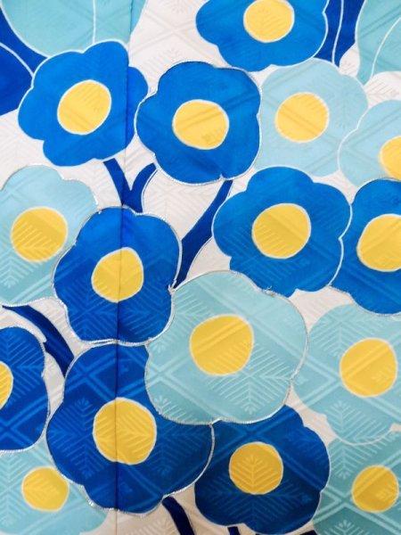 画像7: M0328J  振袖 女性用着物  シルク(正絹)   白, 花 【中古】 【USED】 【リサイクル】 ★★☆☆☆ (7)