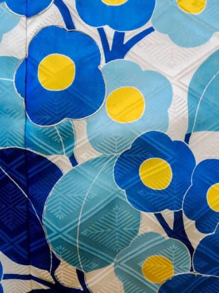 画像8: M0328J  振袖 女性用着物  シルク(正絹)   白, 花 【中古】 【USED】 【リサイクル】 ★★☆☆☆ (8)