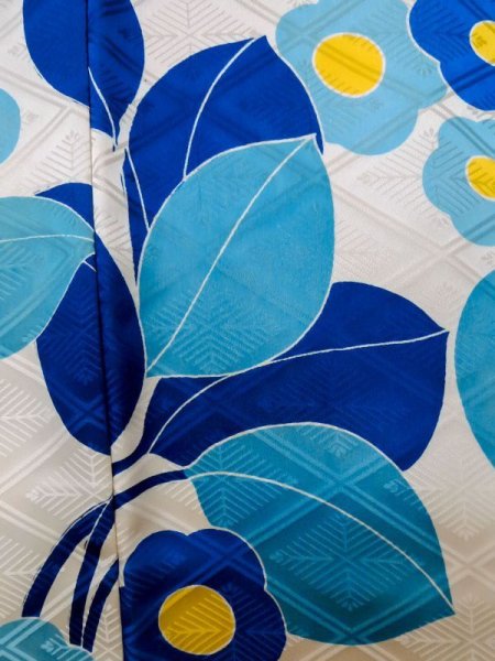 画像9: M0328J  振袖 女性用着物  シルク(正絹)   白, 花 【中古】 【USED】 【リサイクル】 ★★☆☆☆ (9)