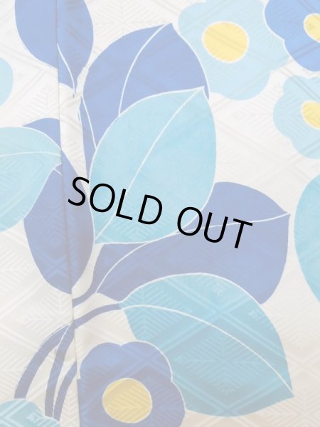 画像9: M0328J  振袖 女性用着物  シルク（正絹）   白, 花 【中古】 【USED】 【リサイクル】 ★★☆☆☆ (9)