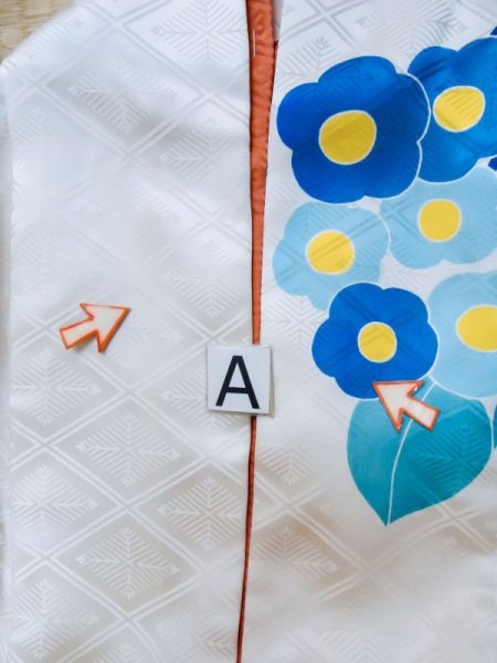 画像16: M0328J  振袖 女性用着物  シルク(正絹)   白, 花 【中古】 【USED】 【リサイクル】 ★★☆☆☆ (16)