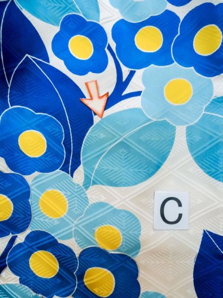 画像18: M0328J  振袖 女性用着物  シルク(正絹)   白, 花 【中古】 【USED】 【リサイクル】 ★★☆☆☆ (18)