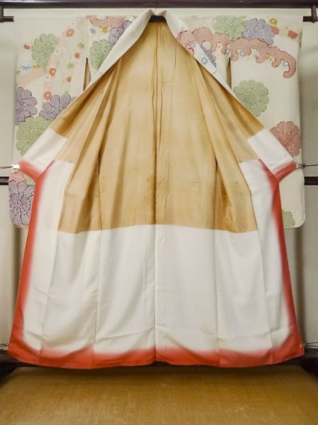 画像4: M0328K  振袖 女性用着物  シルク(正絹)  淡い ベージュ, ぼたん 淡い【中古】 【USED】 【リサイクル】 ★★☆☆☆ (4)