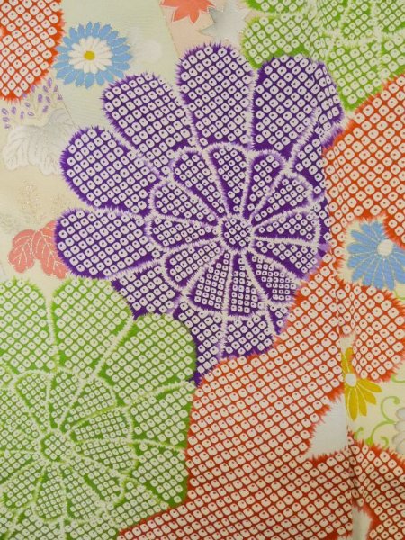 画像7: M0328K  振袖 女性用着物  シルク(正絹)  淡い ベージュ, ぼたん 淡い【中古】 【USED】 【リサイクル】 ★★☆☆☆ (7)