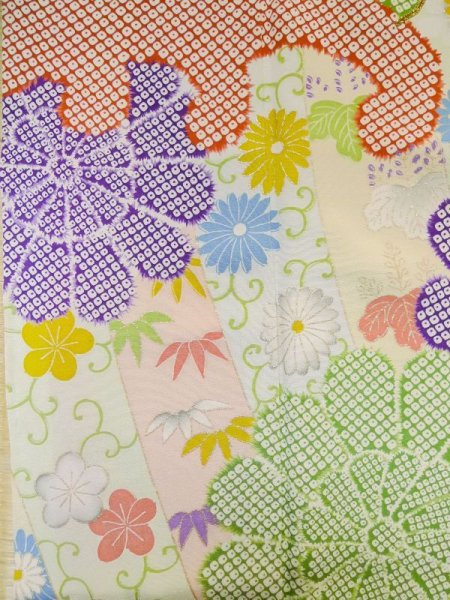 画像9: M0328K  振袖 女性用着物  シルク(正絹)  淡い ベージュ, ぼたん 淡い【中古】 【USED】 【リサイクル】 ★★☆☆☆ (9)