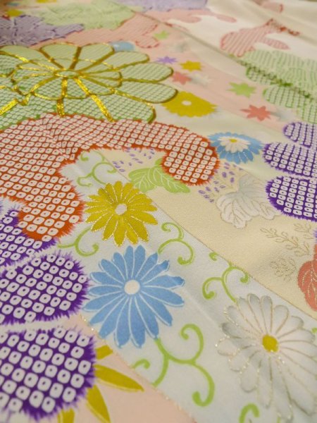 画像10: M0328K  振袖 女性用着物  シルク(正絹)  淡い ベージュ, ぼたん 淡い【中古】 【USED】 【リサイクル】 ★★☆☆☆ (10)