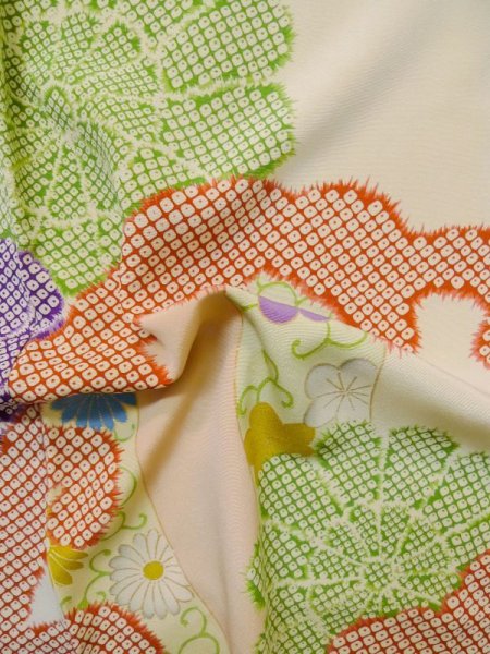 画像13: M0328K  振袖 女性用着物  シルク(正絹)  淡い ベージュ, ぼたん 淡い【中古】 【USED】 【リサイクル】 ★★☆☆☆ (13)