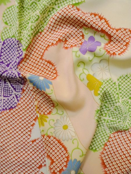 画像14: M0328K  振袖 女性用着物  シルク(正絹)  淡い ベージュ, ぼたん 淡い【中古】 【USED】 【リサイクル】 ★★☆☆☆ (14)