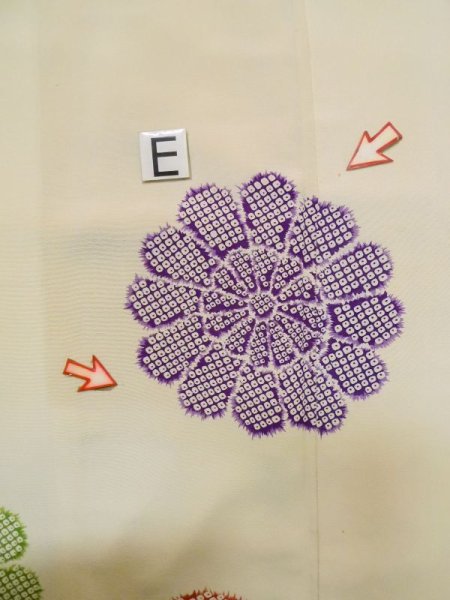 画像20: M0328K  振袖 女性用着物  シルク(正絹)  淡い ベージュ, ぼたん 淡い【中古】 【USED】 【リサイクル】 ★★☆☆☆ (20)