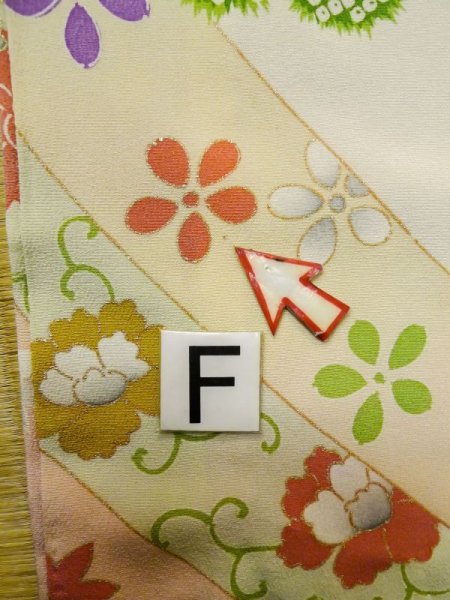 画像21: M0328K  振袖 女性用着物  シルク(正絹)  淡い ベージュ, ぼたん 淡い【中古】 【USED】 【リサイクル】 ★★☆☆☆ (21)