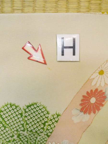 画像23: M0328K  振袖 女性用着物  シルク(正絹)  淡い ベージュ, ぼたん 淡い【中古】 【USED】 【リサイクル】 ★★☆☆☆ (23)