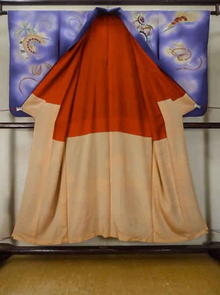 画像2: M0328N  訪問着 女性用着物 楽器柄 シルク(正絹)   紫色, 花 【中古】 【USED】 【リサイクル】 ★☆☆☆☆ (2)