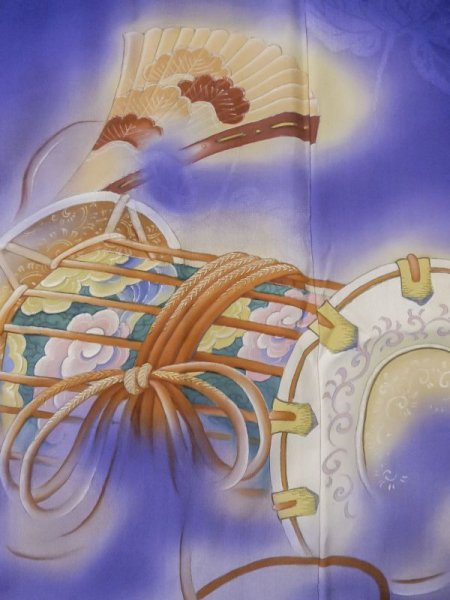 画像10: M0328N  訪問着 女性用着物 楽器柄 シルク(正絹)   紫色, 花 【中古】 【USED】 【リサイクル】 ★☆☆☆☆ (10)