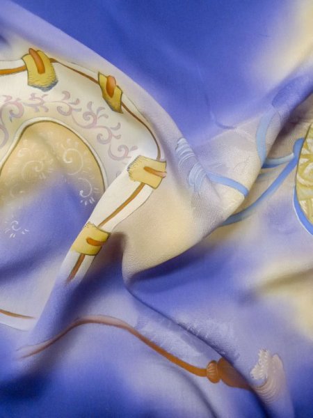 画像16: M0328N  訪問着 女性用着物 楽器柄 シルク(正絹)   紫色, 花 【中古】 【USED】 【リサイクル】 ★☆☆☆☆ (16)