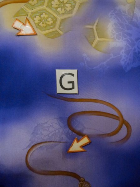 画像24: M0328N  訪問着 女性用着物 楽器柄 シルク(正絹)   紫色, 花 【中古】 【USED】 【リサイクル】 ★☆☆☆☆ (24)