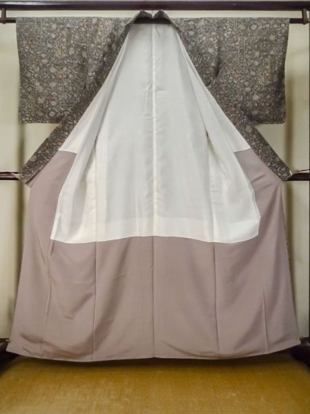 画像2: M0328V  小紋 女性用着物  シルク(正絹) 淡い 薄い 緑色, 更紗 灰色がかった【中古】 【USED】 【リサイクル】 ★★★★☆ (2)