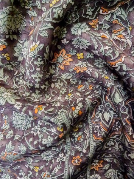 画像14: M0328V  小紋 女性用着物  シルク(正絹) 淡い 薄い 緑色, 更紗 灰色がかった【中古】 【USED】 【リサイクル】 ★★★★☆ (14)