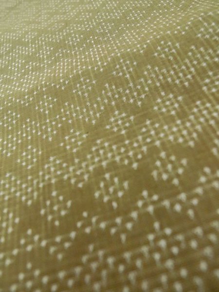 画像7: M0328Y  大島紬 女性用着物  シルク(正絹) 淡い 深い 黄緑色, 幾何学模様 【中古】 【USED】 【リサイクル】 ★★☆☆☆ (7)