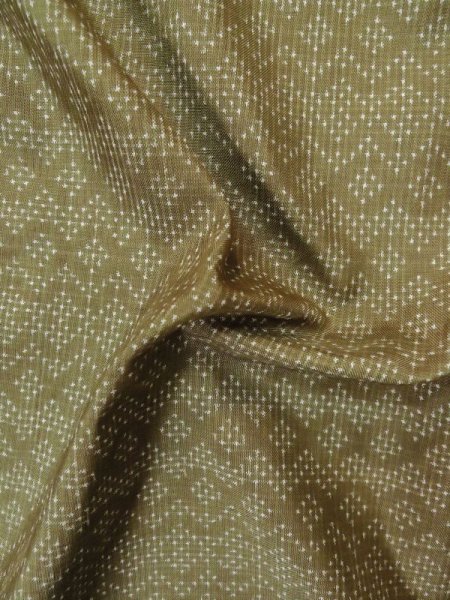 画像9: M0328Y  大島紬 女性用着物  シルク(正絹) 淡い 深い 黄緑色, 幾何学模様 【中古】 【USED】 【リサイクル】 ★★☆☆☆ (9)