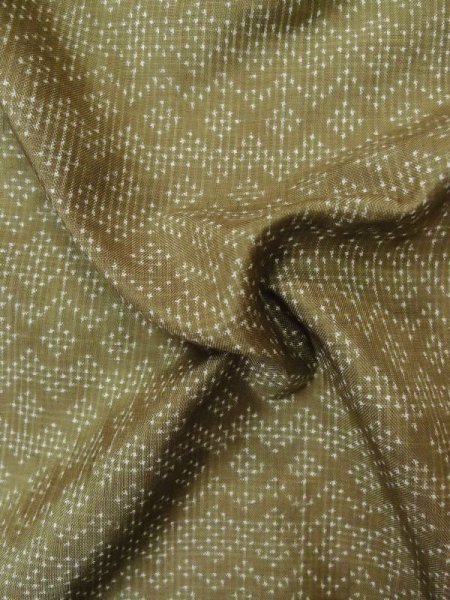 画像10: M0328Y  大島紬 女性用着物  シルク(正絹) 淡い 深い 黄緑色, 幾何学模様 【中古】 【USED】 【リサイクル】 ★★☆☆☆ (10)