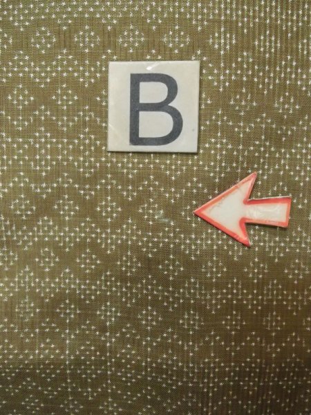 画像13: M0328Y  大島紬 女性用着物  シルク(正絹) 淡い 深い 黄緑色, 幾何学模様 【中古】 【USED】 【リサイクル】 ★★☆☆☆ (13)