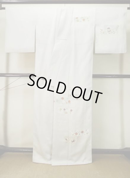 画像2: M0330D  付下げ 女性用着物 撫子柄 シルク(正絹) 淡い 灰色がかった 水色, 花 【中古】 【USED】 【リサイクル】 ★★★☆☆ (2)