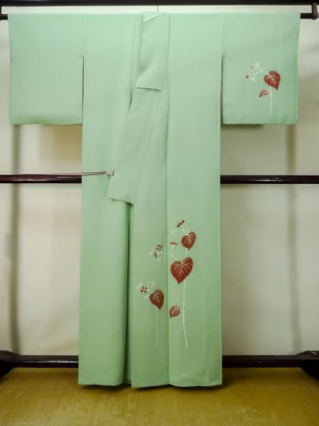 画像3: M0330J  付下げ 女性用着物  シルク(正絹)  薄い 緑色, 花 【中古】 【USED】 【リサイクル】 ★★☆☆☆ (3)