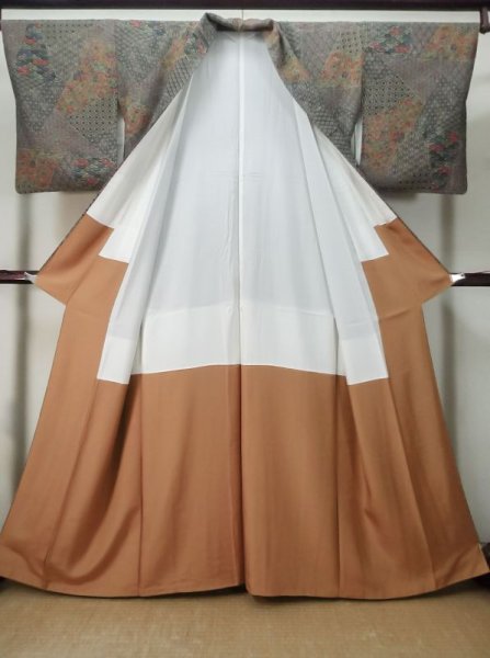 画像2: M0330S  小紋 女性用着物  シルク(正絹) 淡い 深い 山吹, 花 【中古】 【USED】 【リサイクル】 ★★★★☆ (2)