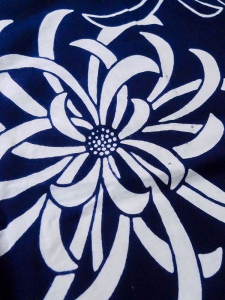 画像9: M0331C  浴衣(日本製) 女性用着物  綿   藍, 菊 【中古】 【USED】 【リサイクル】 ★★★☆☆ (9)