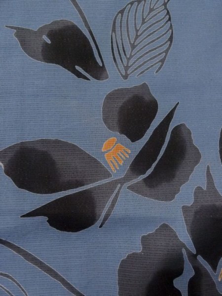 画像6: M0331D  浴衣(日本製) 女性用着物  綿 深い 灰色がかった 青, 椿 【中古】 【USED】 【リサイクル】 ★★★☆☆ (6)