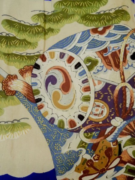 画像6: M0505A  子供用 男性用着物  シルク(正絹)  鮮やか 青, 松/松葉 【中古】 【USED】 【リサイクル】 ★★☆☆☆ (6)