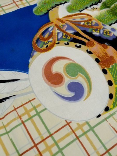 画像9: M0505C  子供用 男性用着物 兜、矢、軍配柄 シルク(正絹)  鮮やか 青, 松/松葉 【中古】 【USED】 【リサイクル】 ★☆☆☆☆ (9)