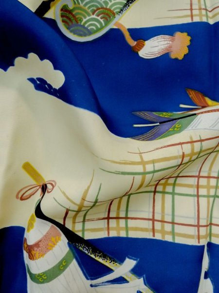 画像11: M0505C  子供用 男性用着物 兜、矢、軍配柄 シルク(正絹)  鮮やか 青, 松/松葉 【中古】 【USED】 【リサイクル】 ★☆☆☆☆ (11)