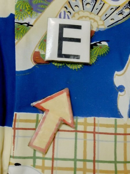 画像17: M0505C  子供用 男性用着物 兜、矢、軍配柄 シルク(正絹)  鮮やか 青, 松/松葉 【中古】 【USED】 【リサイクル】 ★☆☆☆☆ (17)