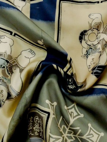 画像10: M0505E  子供用 男性用着物  シルク(正絹) 深い 灰色がかった 青, 抽象的模様 【中古】 【USED】 【リサイクル】 ★★☆☆☆ (10)