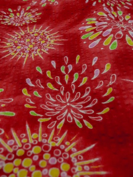 画像8: M0505P  子供用 女性用着物 花火柄 綿   赤色,  【中古】 【USED】 【リサイクル】 ★☆☆☆☆ (8)
