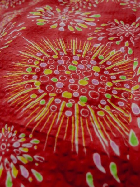 画像9: M0505P  子供用 女性用着物 花火柄 綿   赤色,  【中古】 【USED】 【リサイクル】 ★☆☆☆☆ (9)