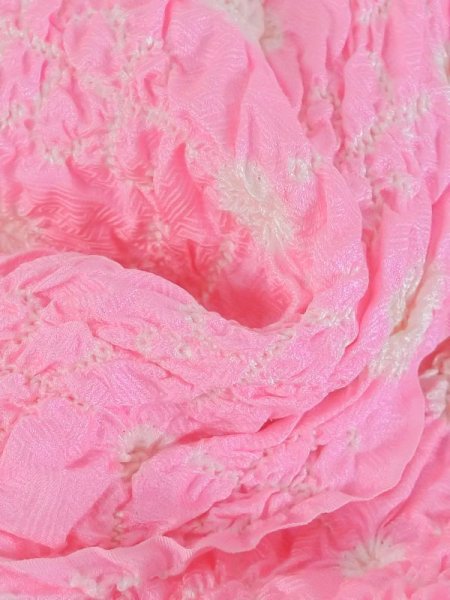 画像4: M0610XG 帯揚げ 女性用着物 シルク(正絹)  鮮やか 桃色 菱 【中古】 【USED】 【リサイクル】 ★★★★☆ (4)