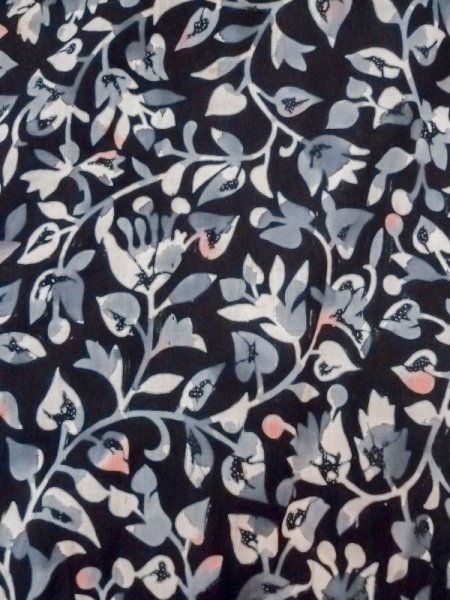 画像3: M0613B  浴衣（日本製） 女性用着物  綿麻   黒, 花 【中古】 【USED】 【リサイクル】 ★★☆☆☆ (3)