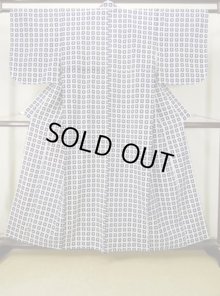 画像1: M0613E  浴衣（日本製） 女性用着物  綿麻   白, 四角 【中古】 【USED】 【リサイクル】 ★★★☆☆ (1)