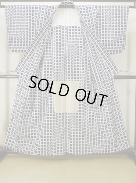 画像2: M0613E  浴衣（日本製） 女性用着物  綿麻   白, 四角 【中古】 【USED】 【リサイクル】 ★★★☆☆ (2)