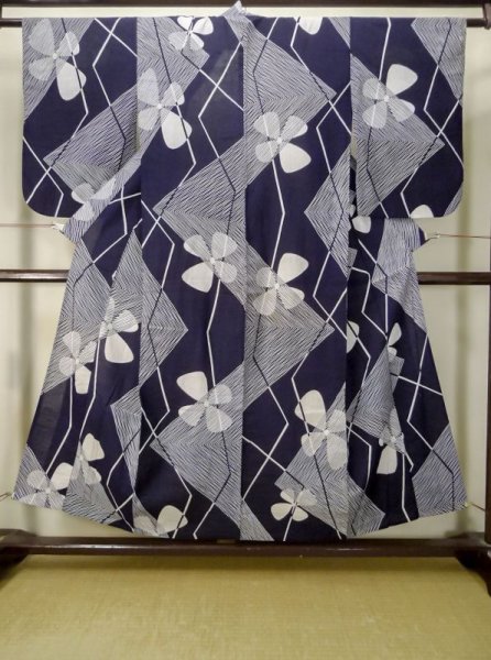 画像1: M0613I  浴衣（日本製） 女性用着物  綿麻   藍, 花 【中古】 【USED】 【リサイクル】 ★★☆☆☆ (1)