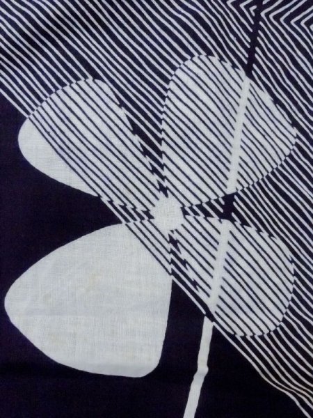 画像4: M0613I  浴衣(日本製) 女性用着物  綿麻   藍, 花 【中古】 【USED】 【リサイクル】 ★★☆☆☆ (4)