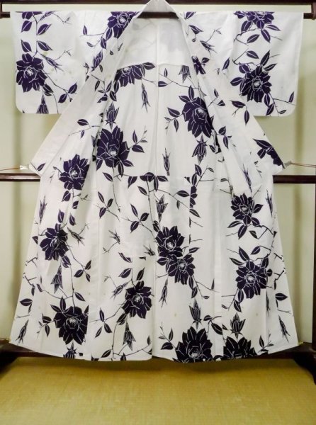 画像2: M0613M  浴衣（日本製） 女性用着物  綿麻   オフ　ホワイト, 花 【中古】 【USED】 【リサイクル】 ★☆☆☆☆ (2)