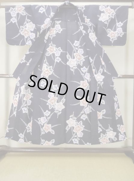 画像2: M0613O  浴衣（日本製） 女性用着物  綿   紺, 花 【中古】 【USED】 【リサイクル】 ★★☆☆☆ (2)